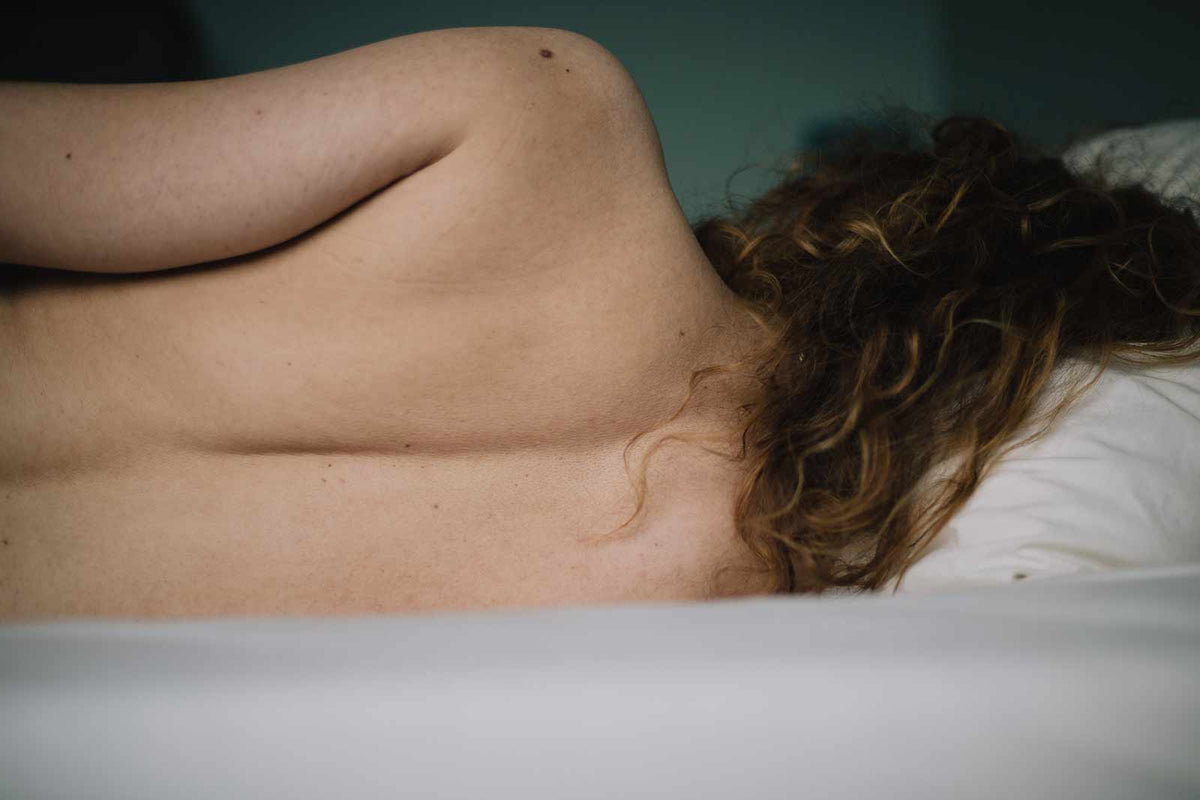 Nackt schlafen: 7 Vorteile und Tipps für gesunden Nacktschlaf